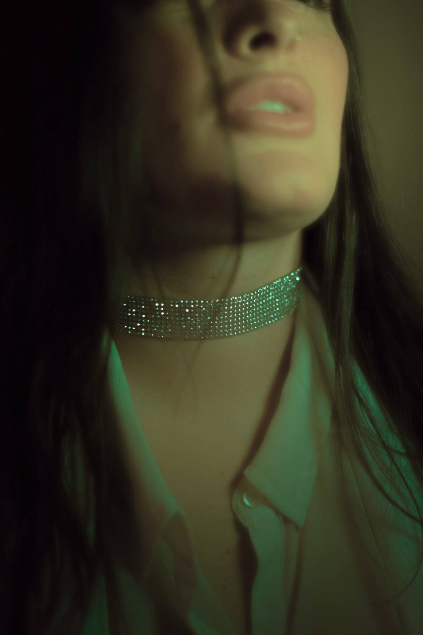 Why Do Girls Wear Chokers? Exploring Fashion, History, and Symbolism